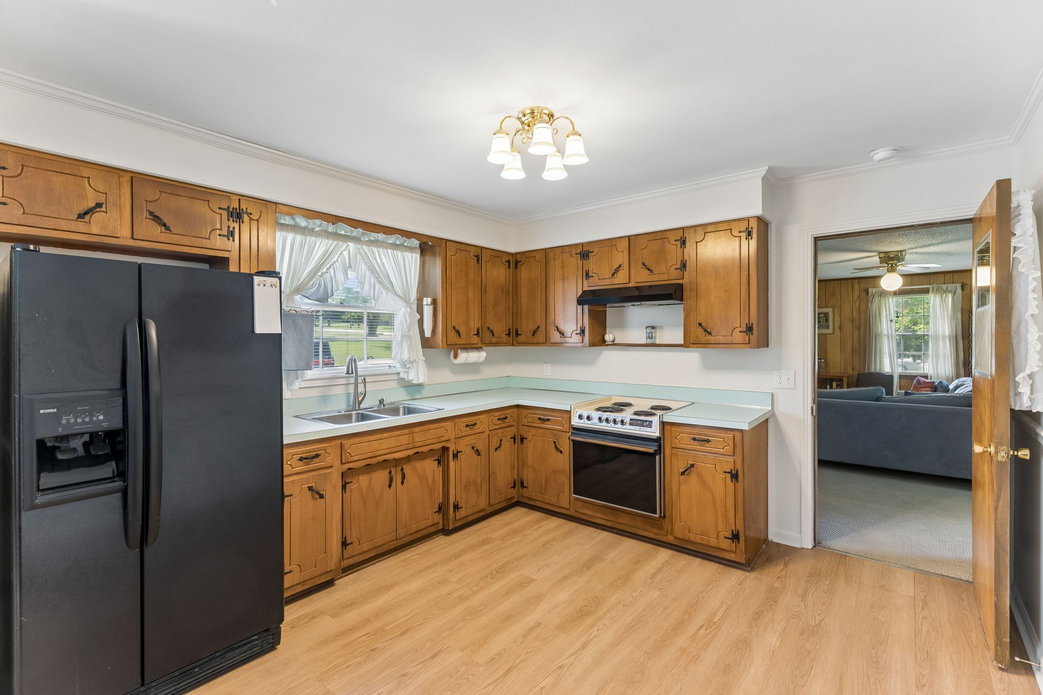 502 Hillview Dr