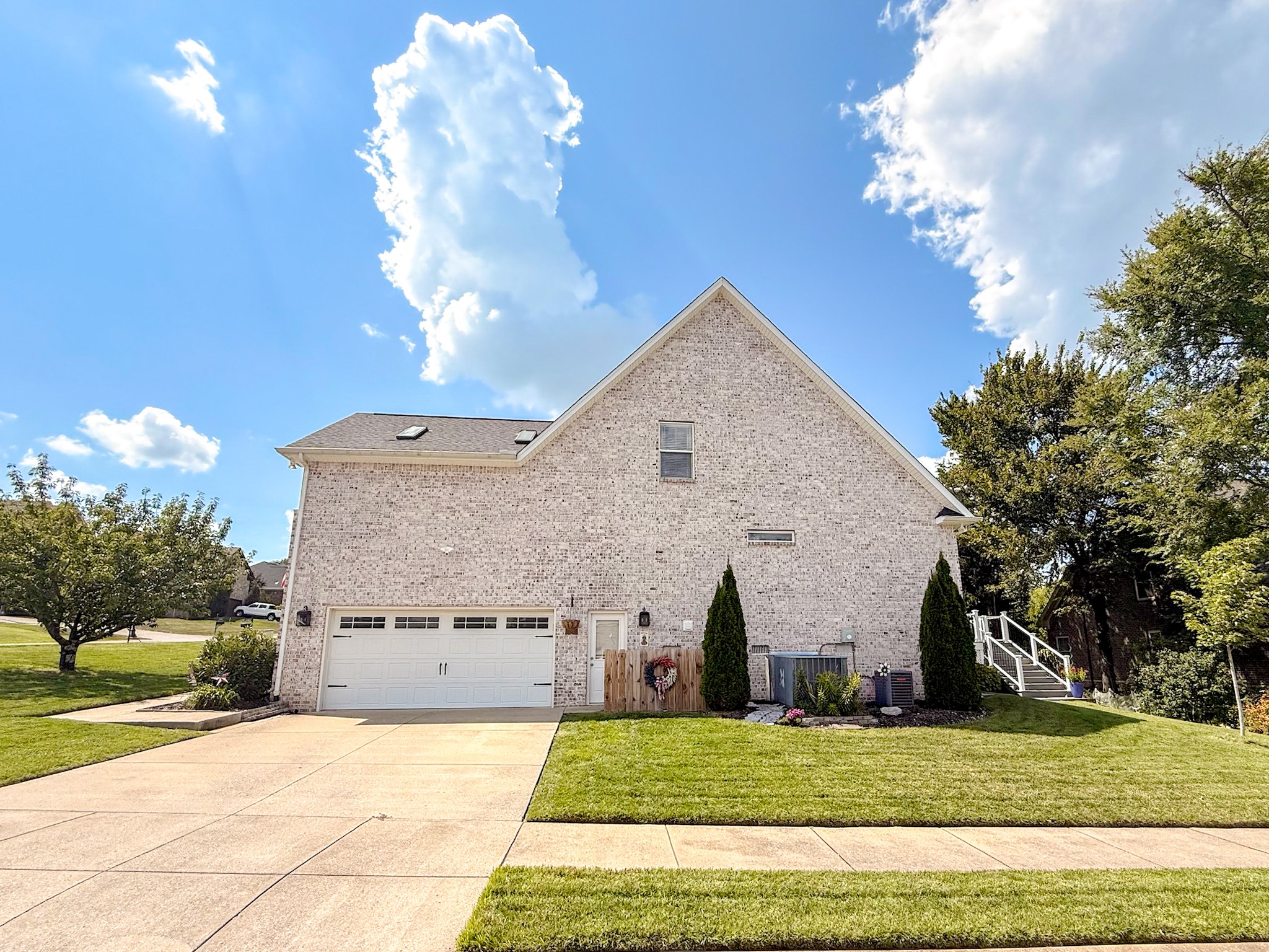 1027 Nealcrest Cir