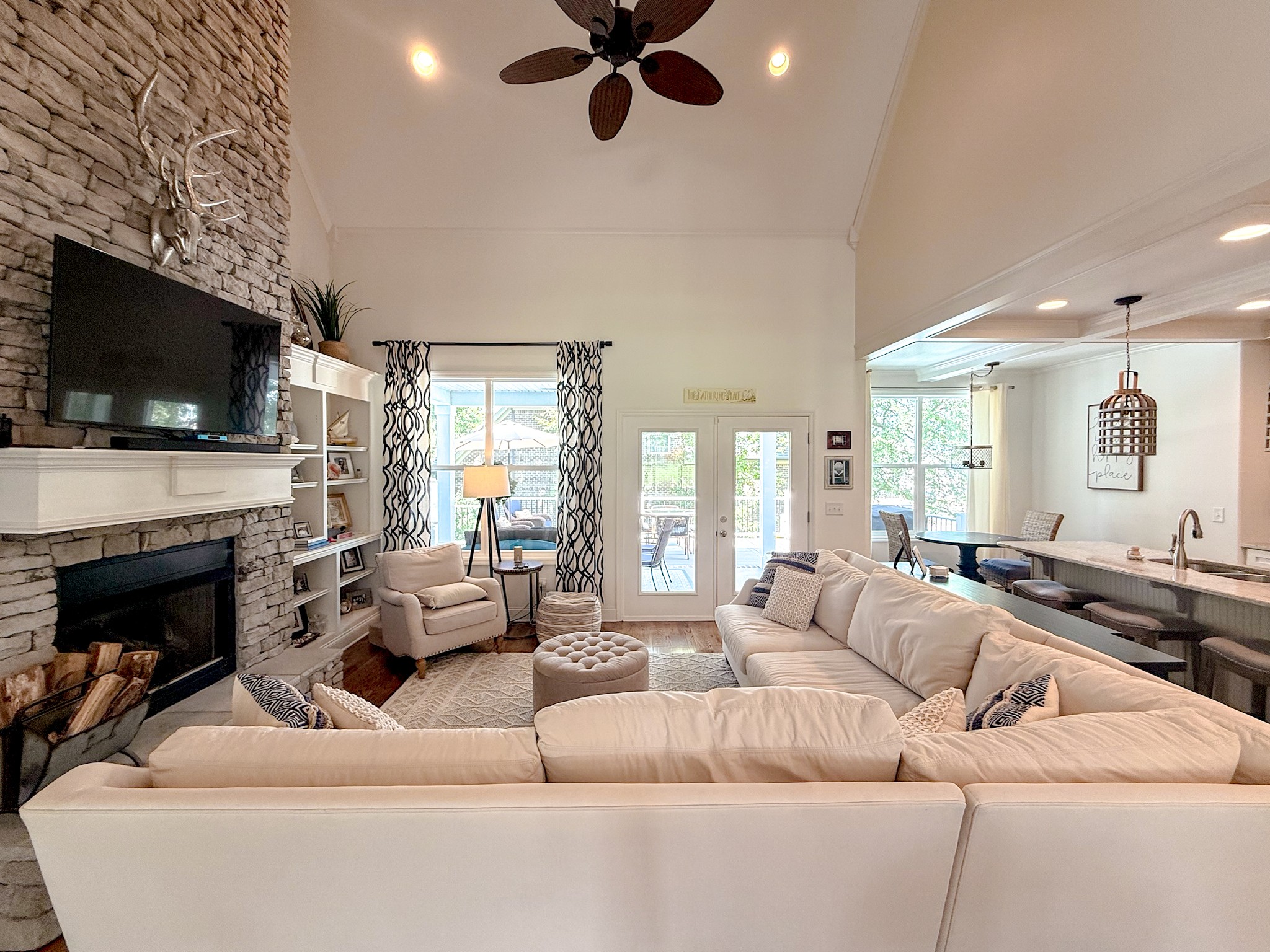 1027 Nealcrest Cir