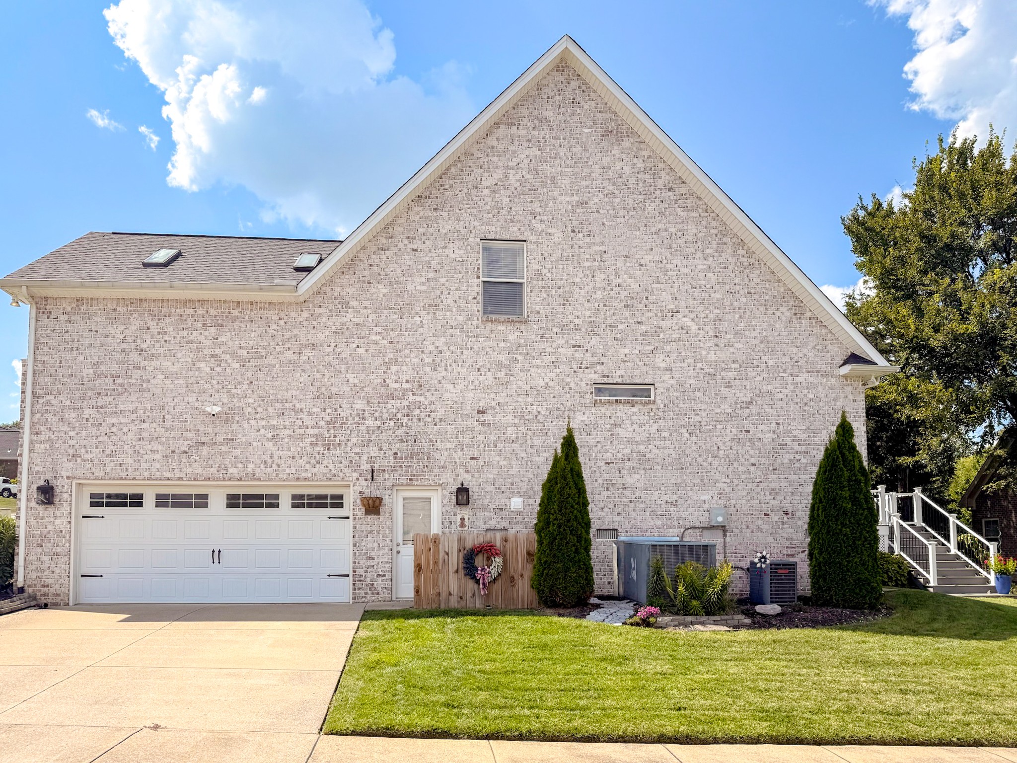 1027 Nealcrest Cir