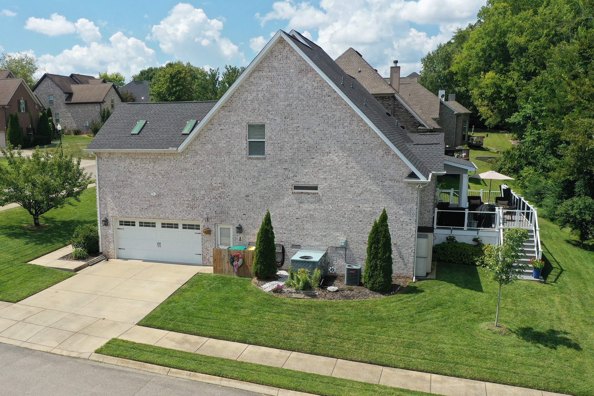 1027 Nealcrest Cir