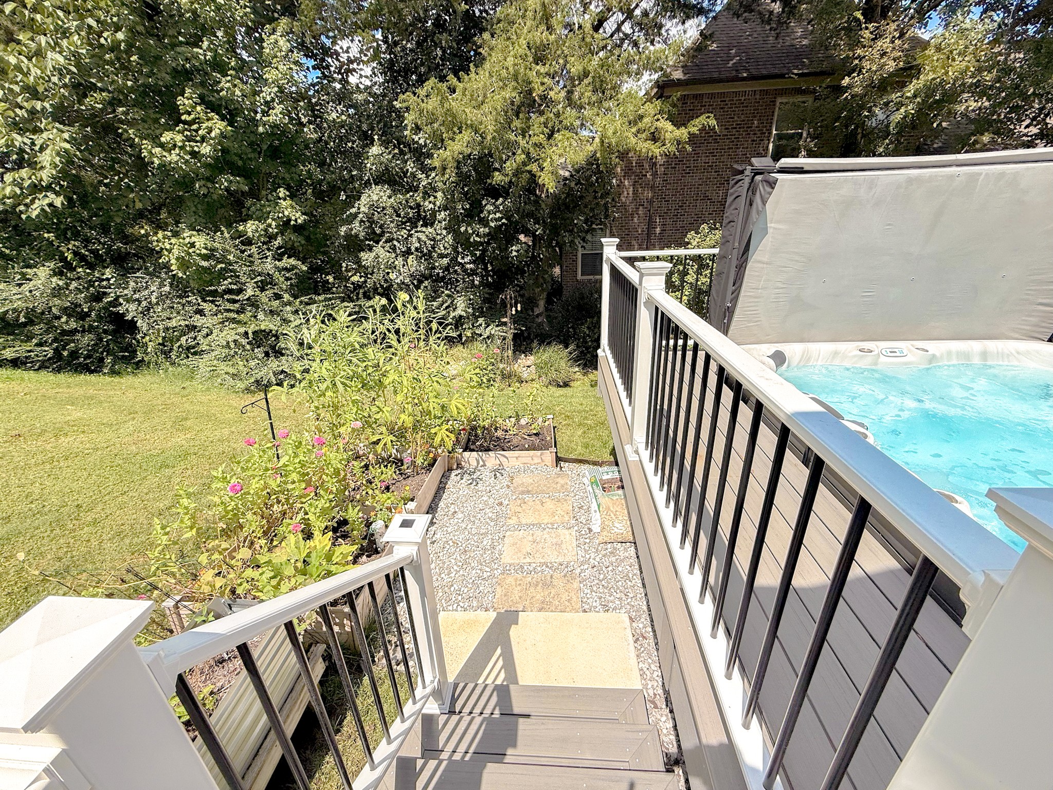 1027 Nealcrest Cir