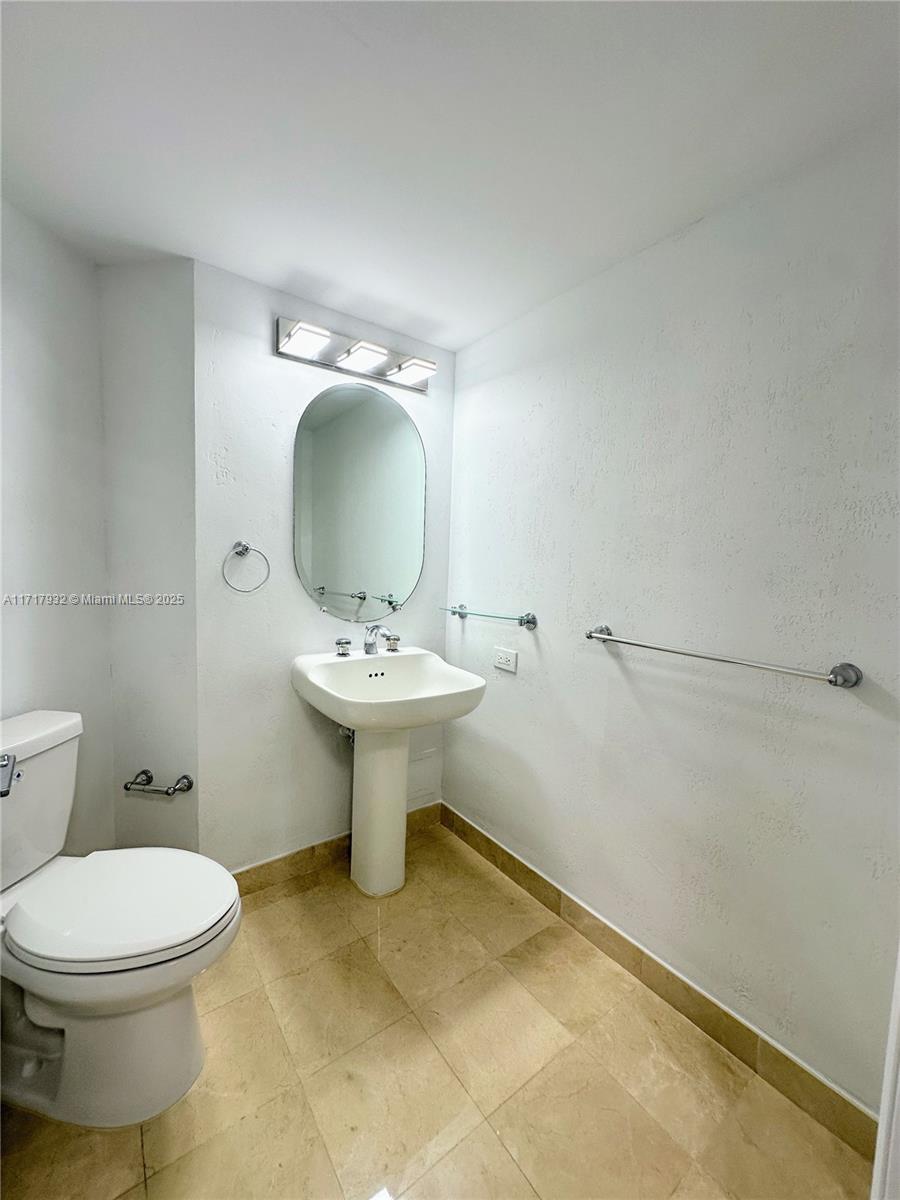 8855 Collins Ave # 8A