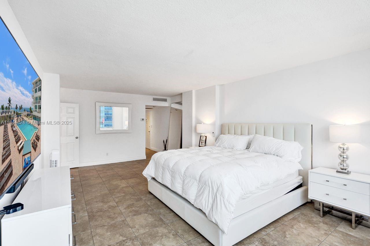 5401 Collins Ave # 334
