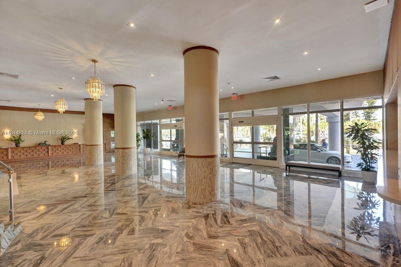5401 Collins Ave # 334