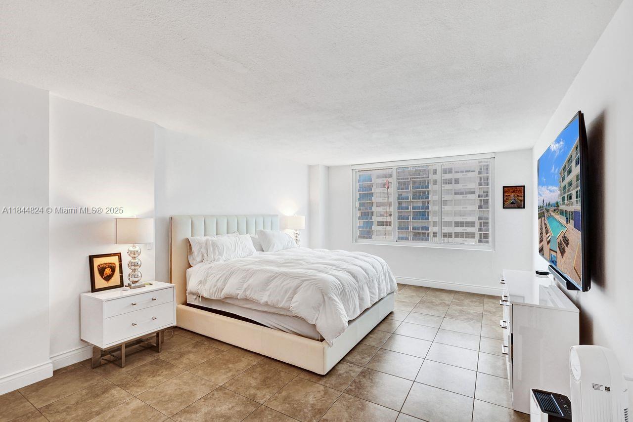 5401 Collins Ave # 334