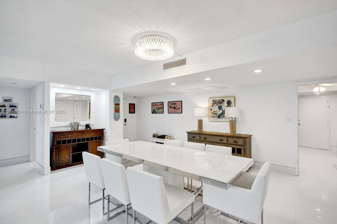 5401 Collins Ave # 334