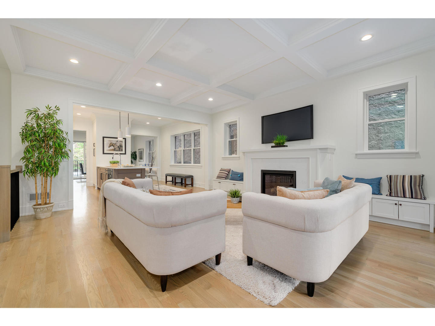 2704 N Bosworth Avenue Unit: 1N