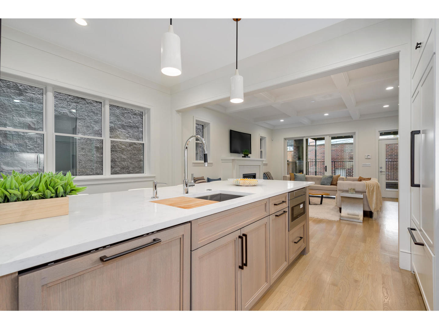 2704 N Bosworth Avenue Unit: 1N