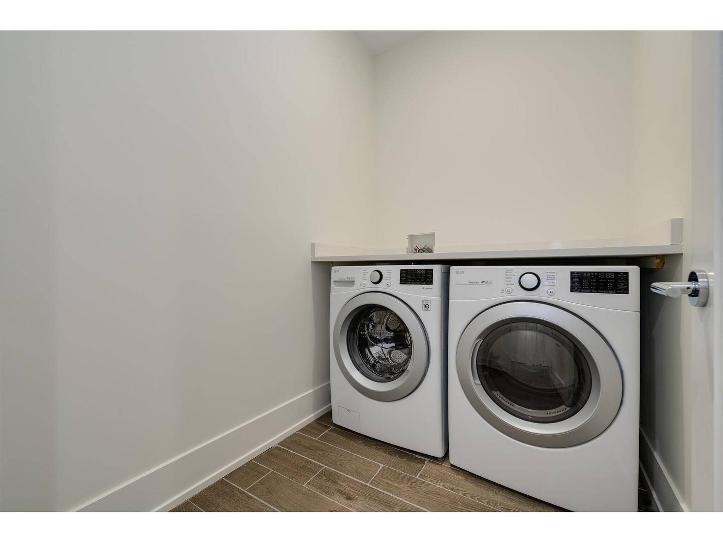 2704 N Bosworth Avenue Unit: 1N