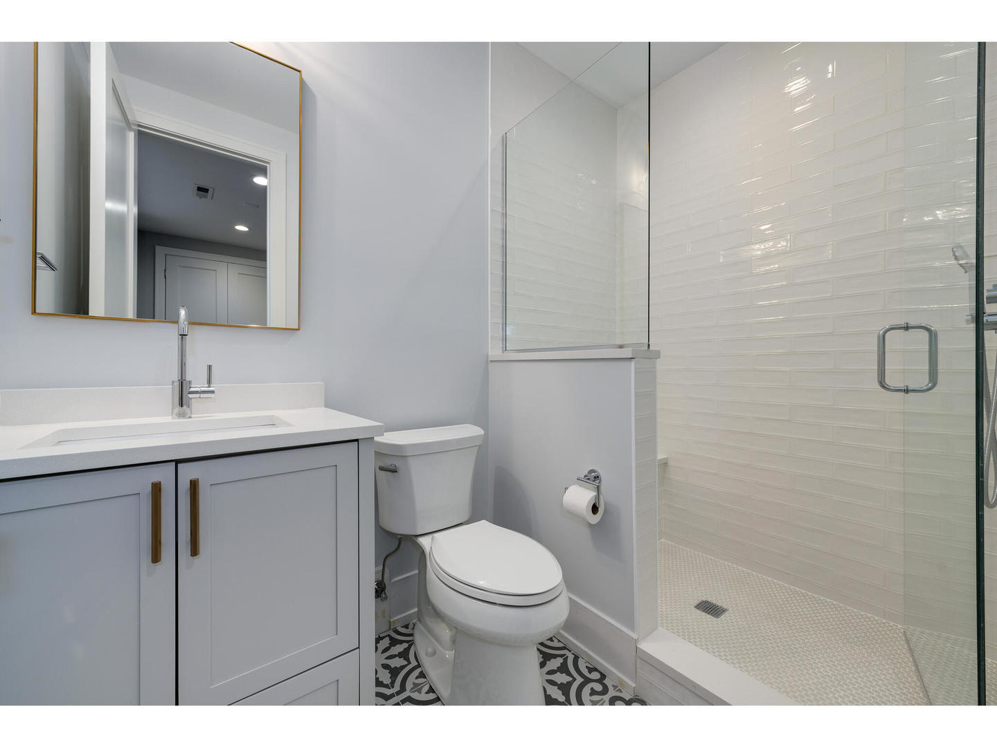 2704 N Bosworth Avenue Unit: 1N