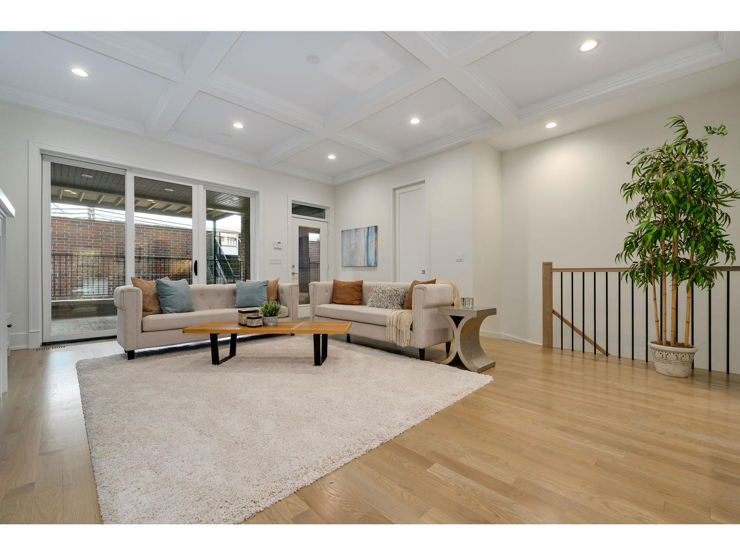 2704 N Bosworth Avenue Unit: 1N