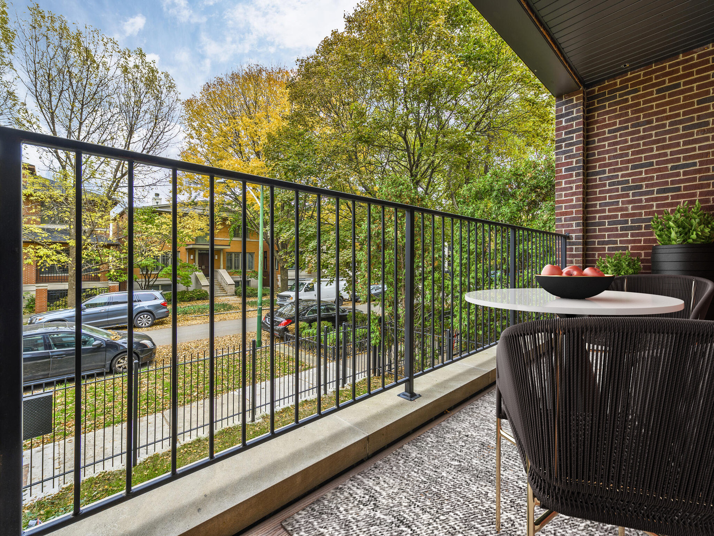 2704 N Bosworth Avenue Unit: 1N