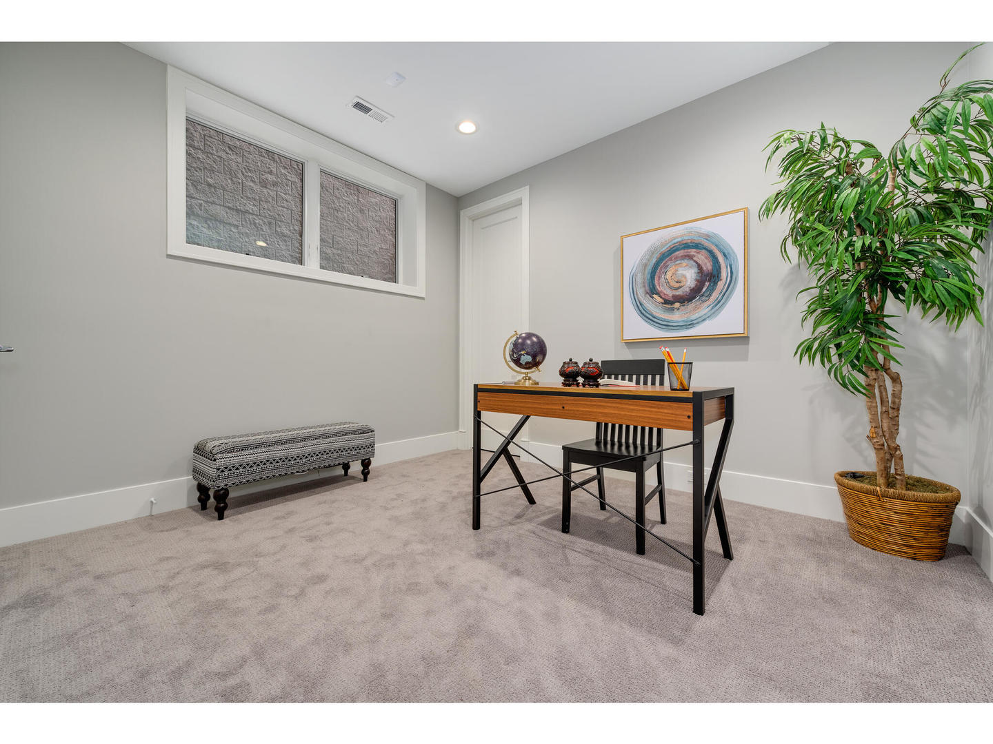 2704 N Bosworth Avenue Unit: 1N