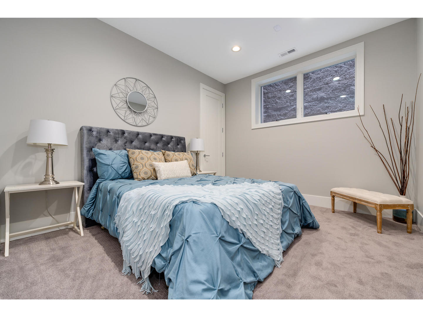 2704 N Bosworth Avenue Unit: 1N