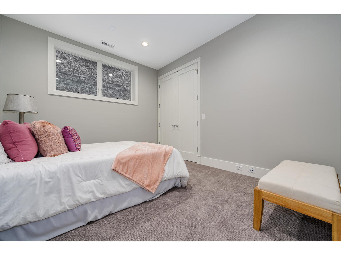 2704 N Bosworth Avenue Unit: 1N