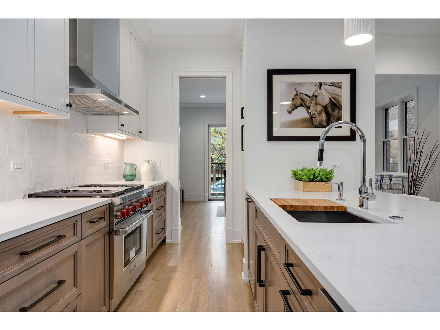 2704 N Bosworth Avenue Unit: 1N