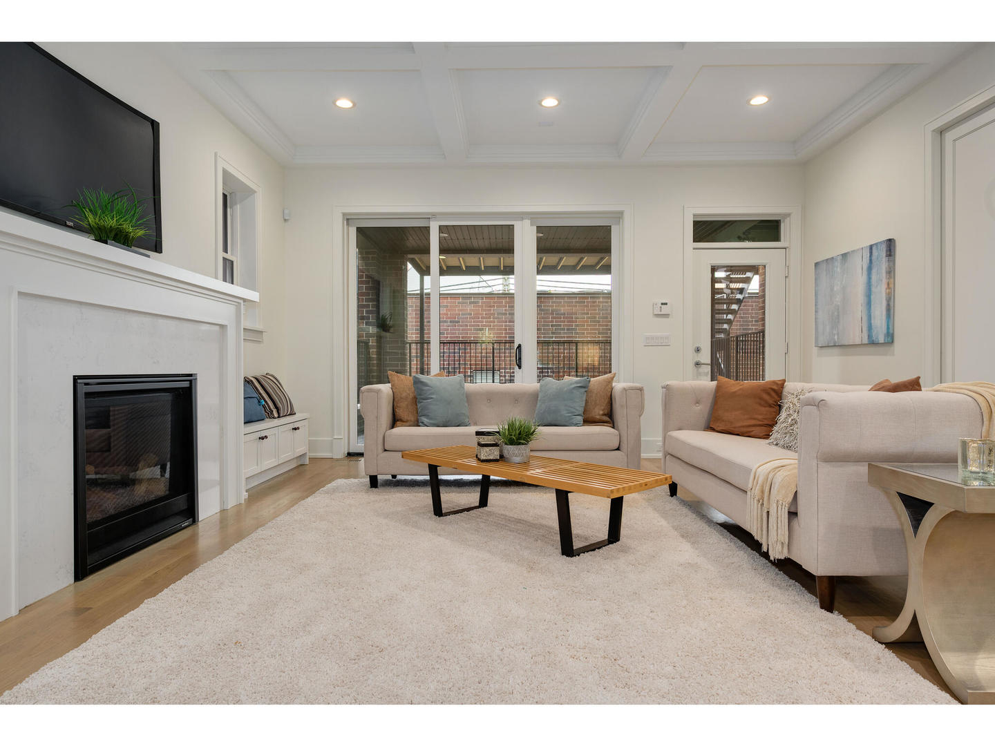 2704 N Bosworth Avenue Unit: 1N