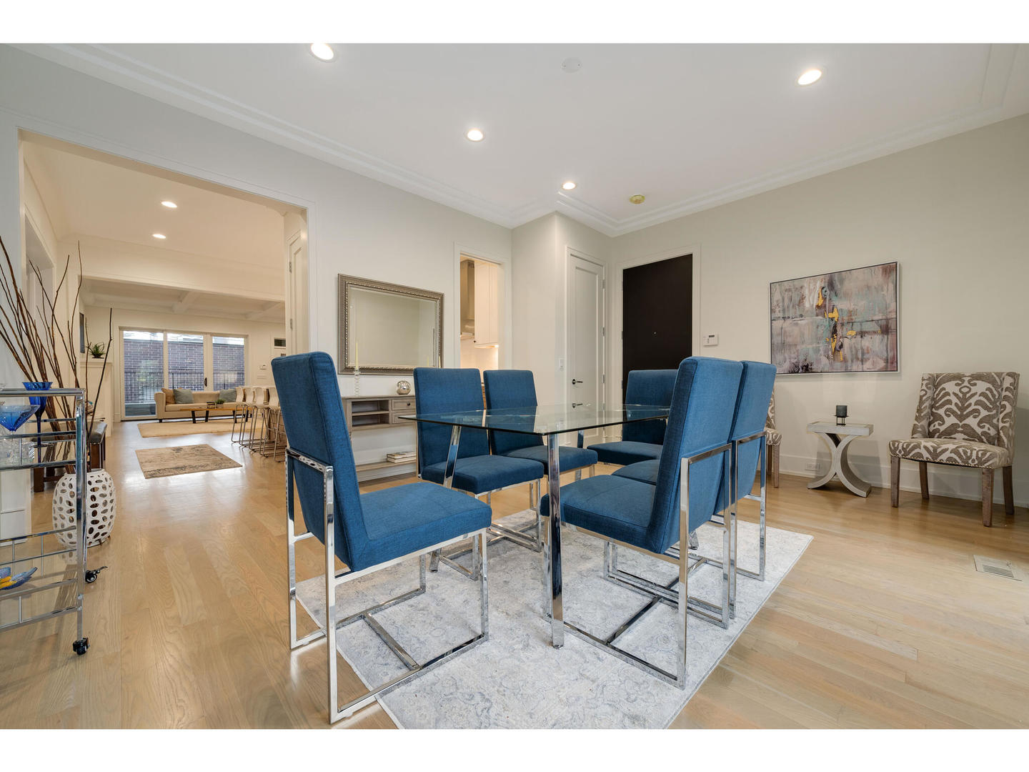 2704 N Bosworth Avenue Unit: 1N