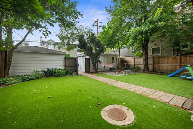 2450 N Racine Avenue Unit: 1
