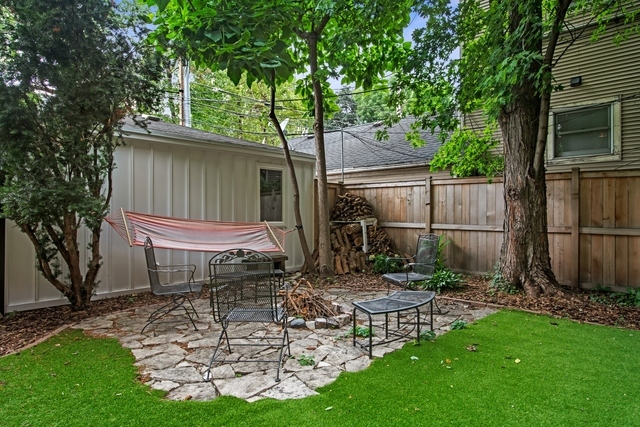 2450 N Racine Avenue Unit: 1