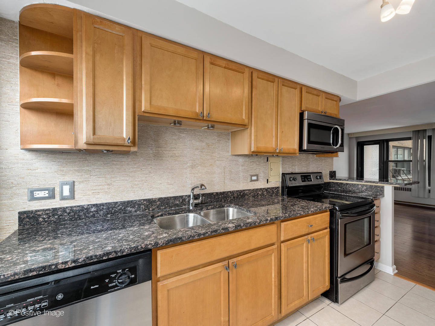 6118 N SHERIDAN Road Unit: 508