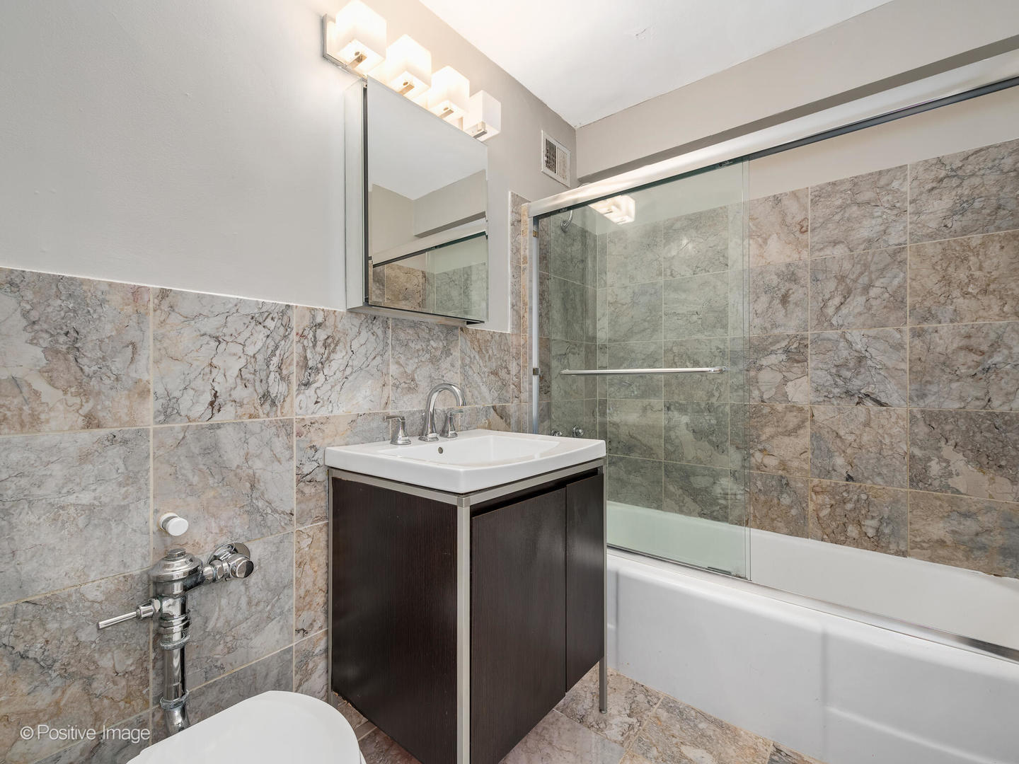 6118 N SHERIDAN Road Unit: 508