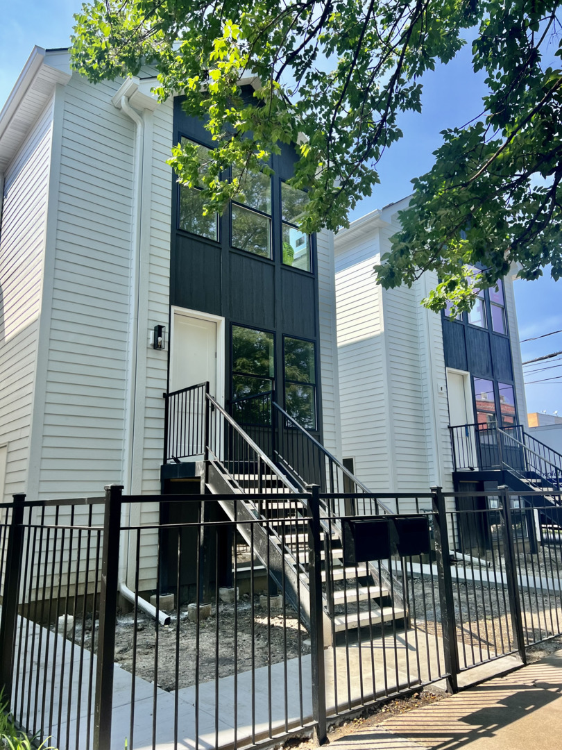 1938 N Sawyer Avenue Unit: 1