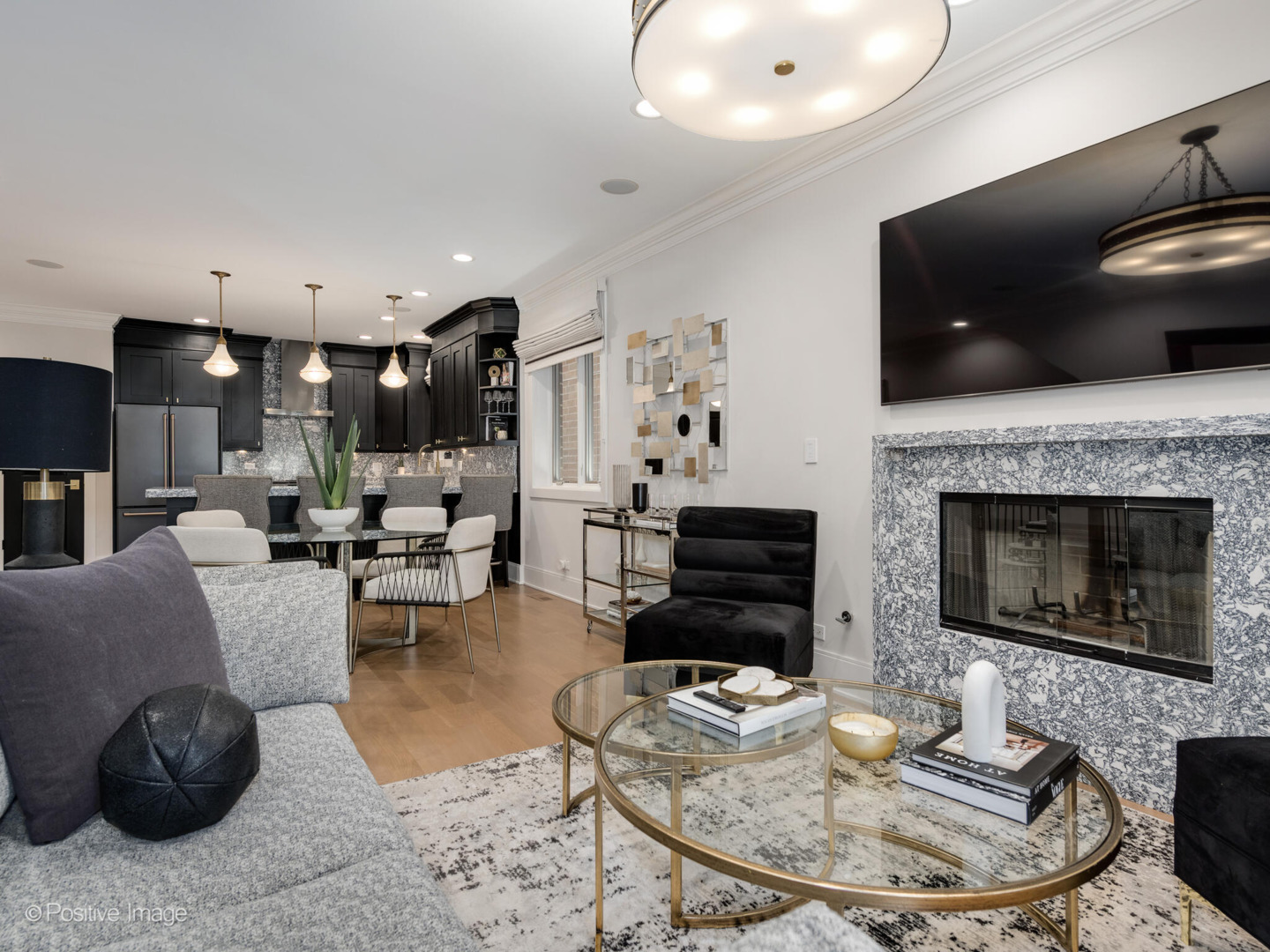1938 N Sawyer Avenue Unit: 1