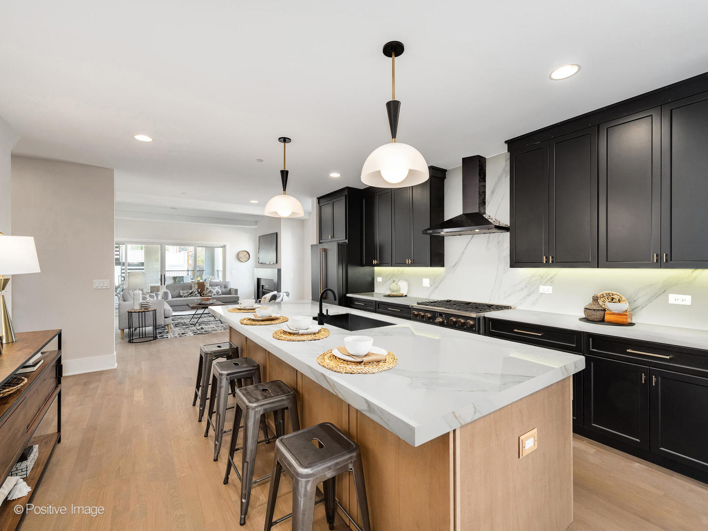 1940 N Sawyer Avenue Unit: 1