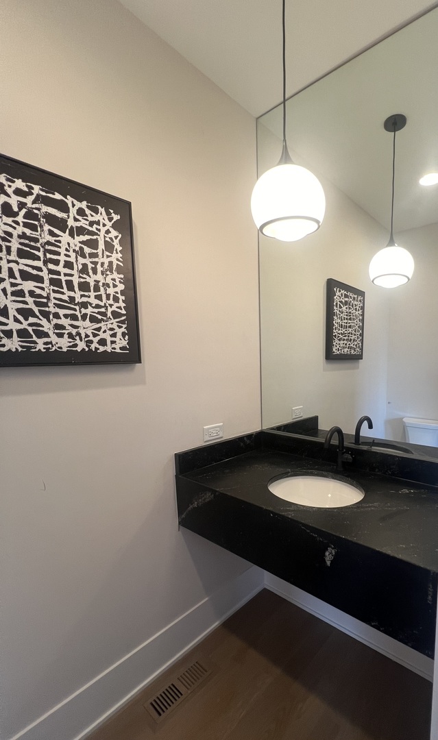 1940 N Sawyer Avenue Unit: 1