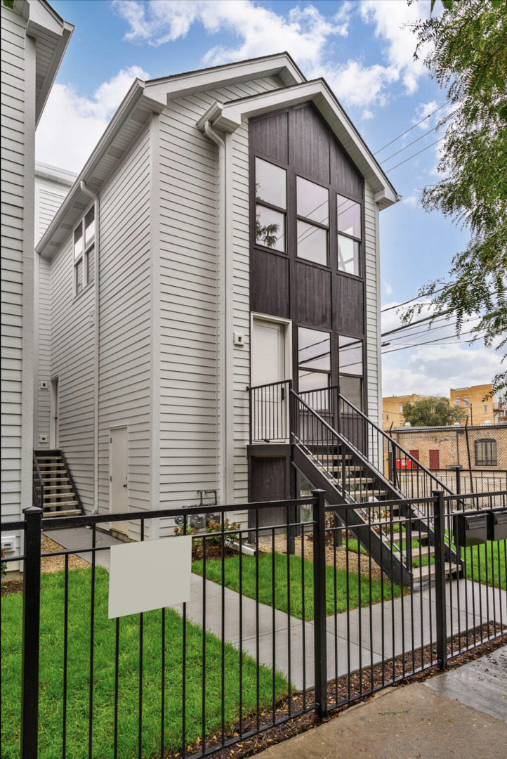1940 N Sawyer Avenue Unit: 1
