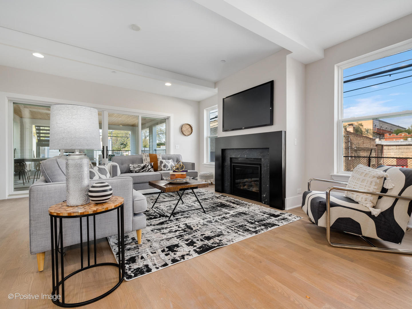 1940 N Sawyer Avenue Unit: 1