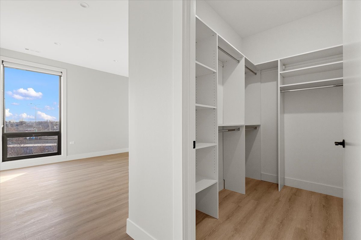 3953 W Dakin Street Unit: 304