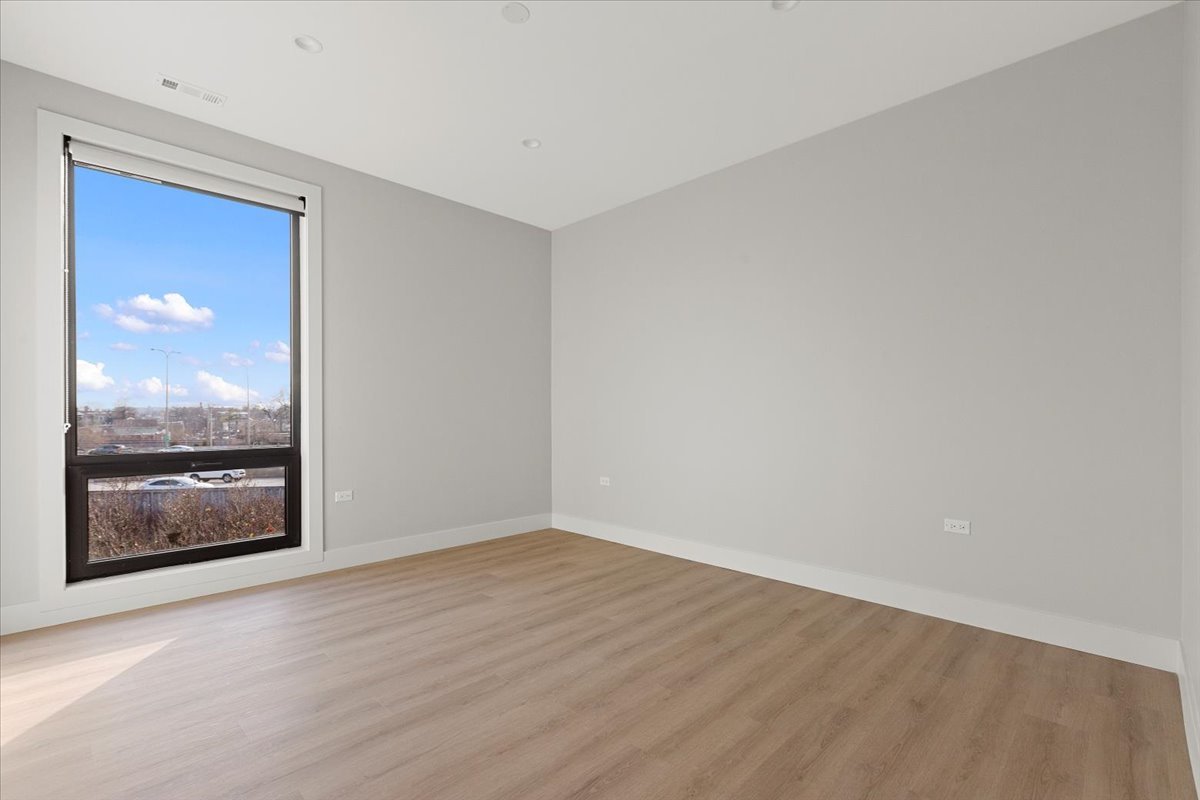 3953 W Dakin Street Unit: 304