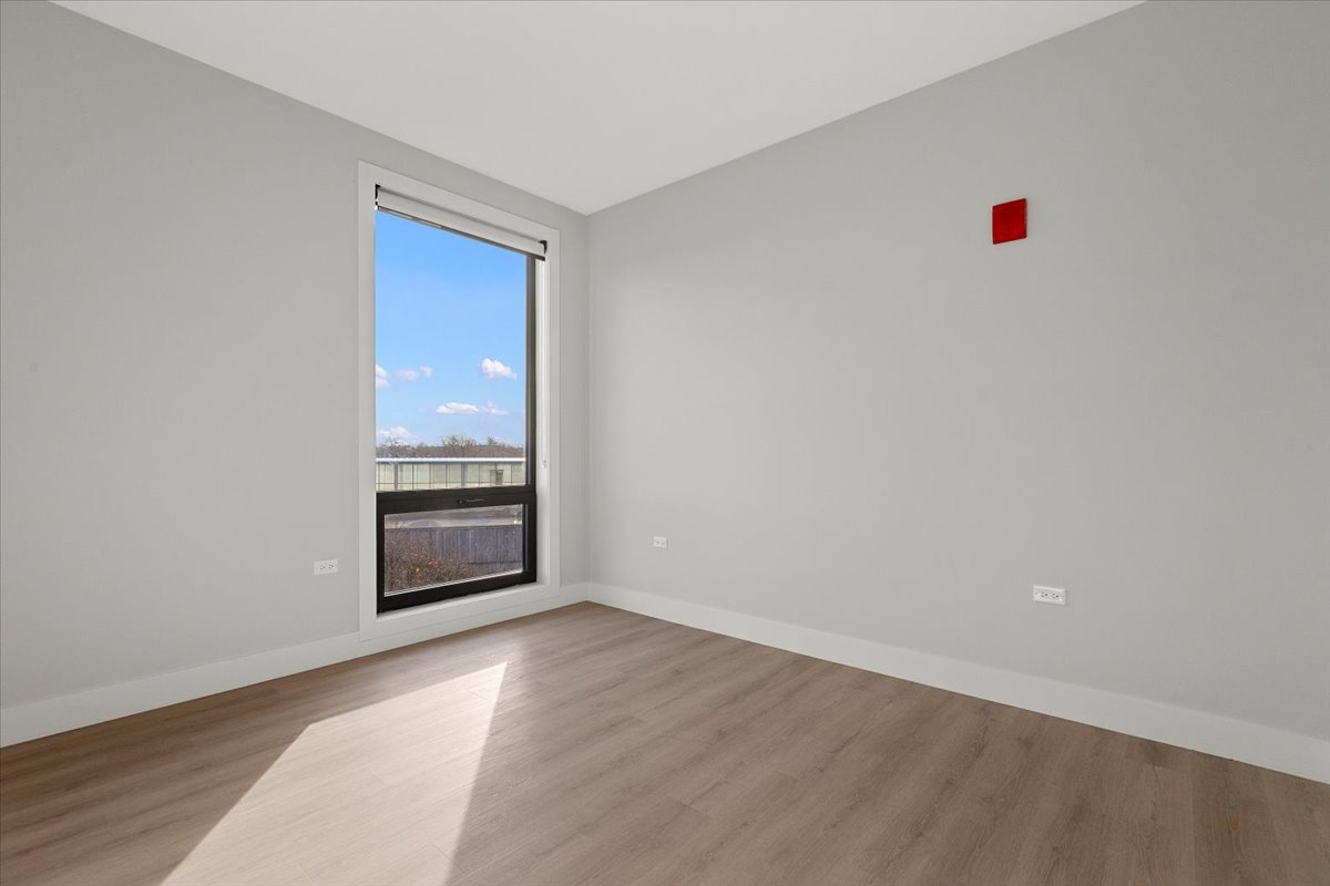 3953 W Dakin Street Unit: 304