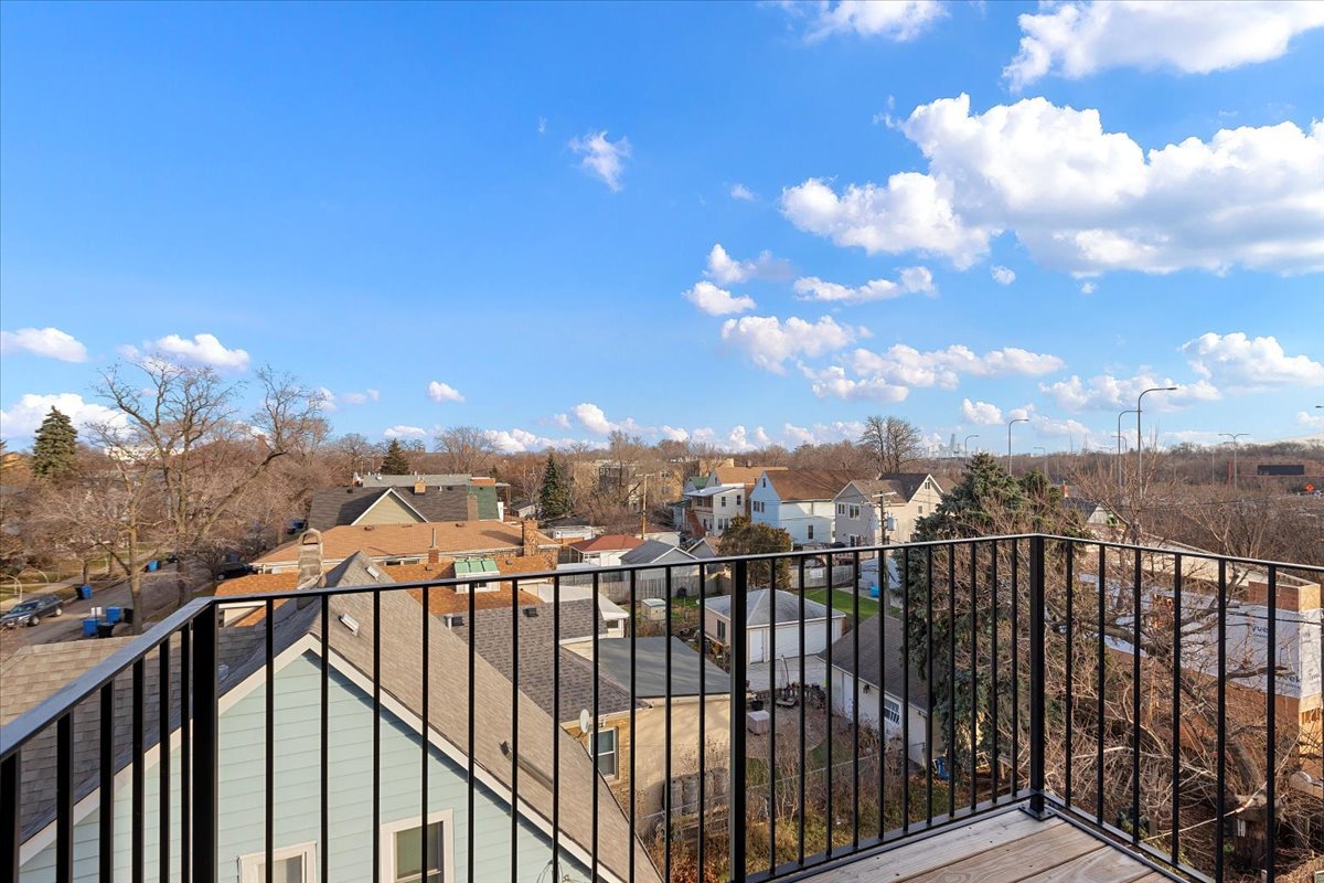 3953 W Dakin Street Unit: 304