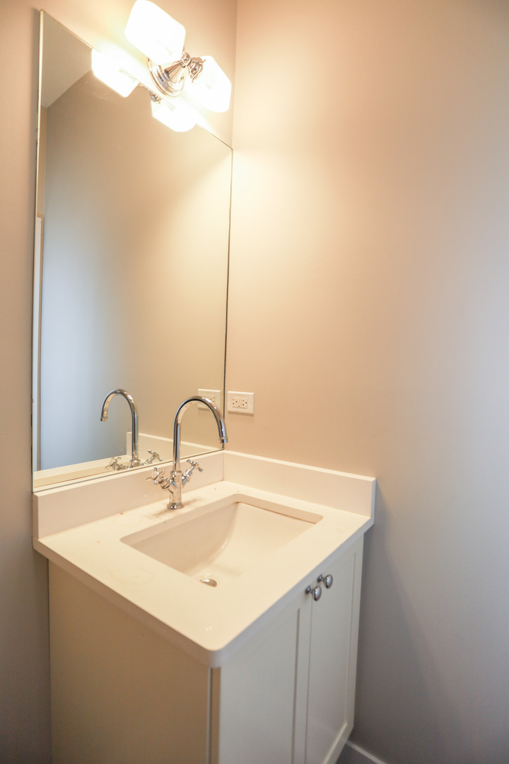 1522 W Huron Street Unit: 3E
