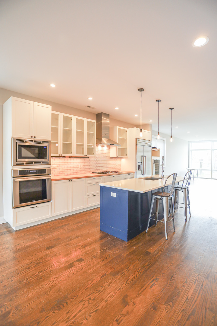 1522 W Huron Street Unit: 3E