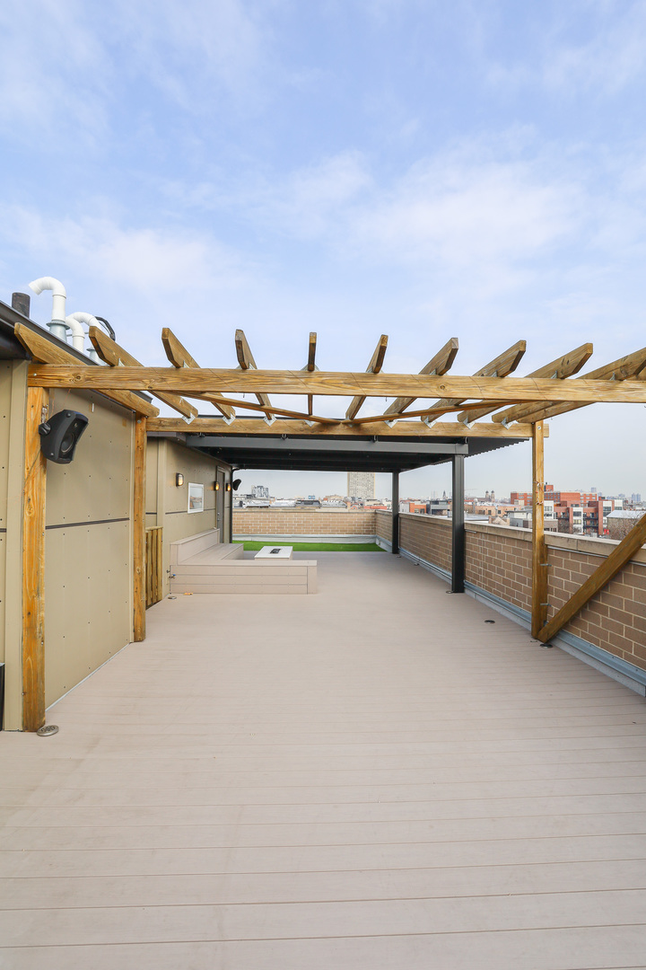 1522 W Huron Street Unit: 3E