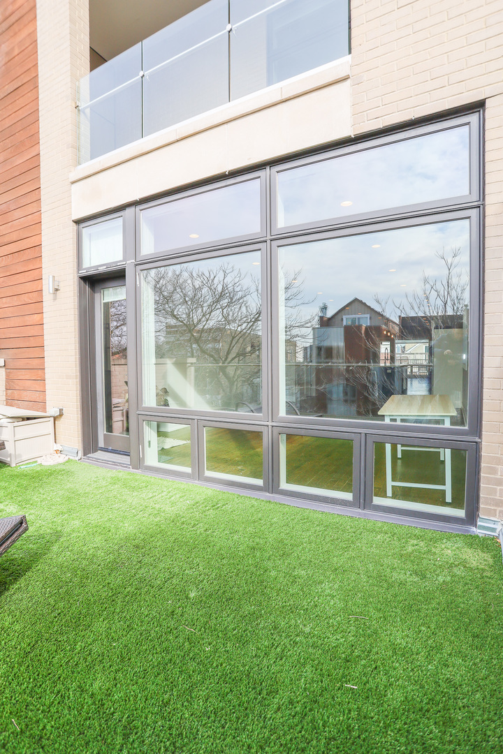 1522 W Huron Street Unit: 3E