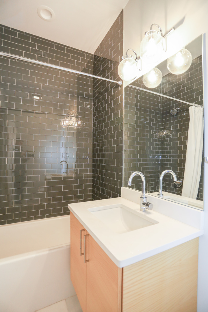 1522 W Huron Street Unit: 3E