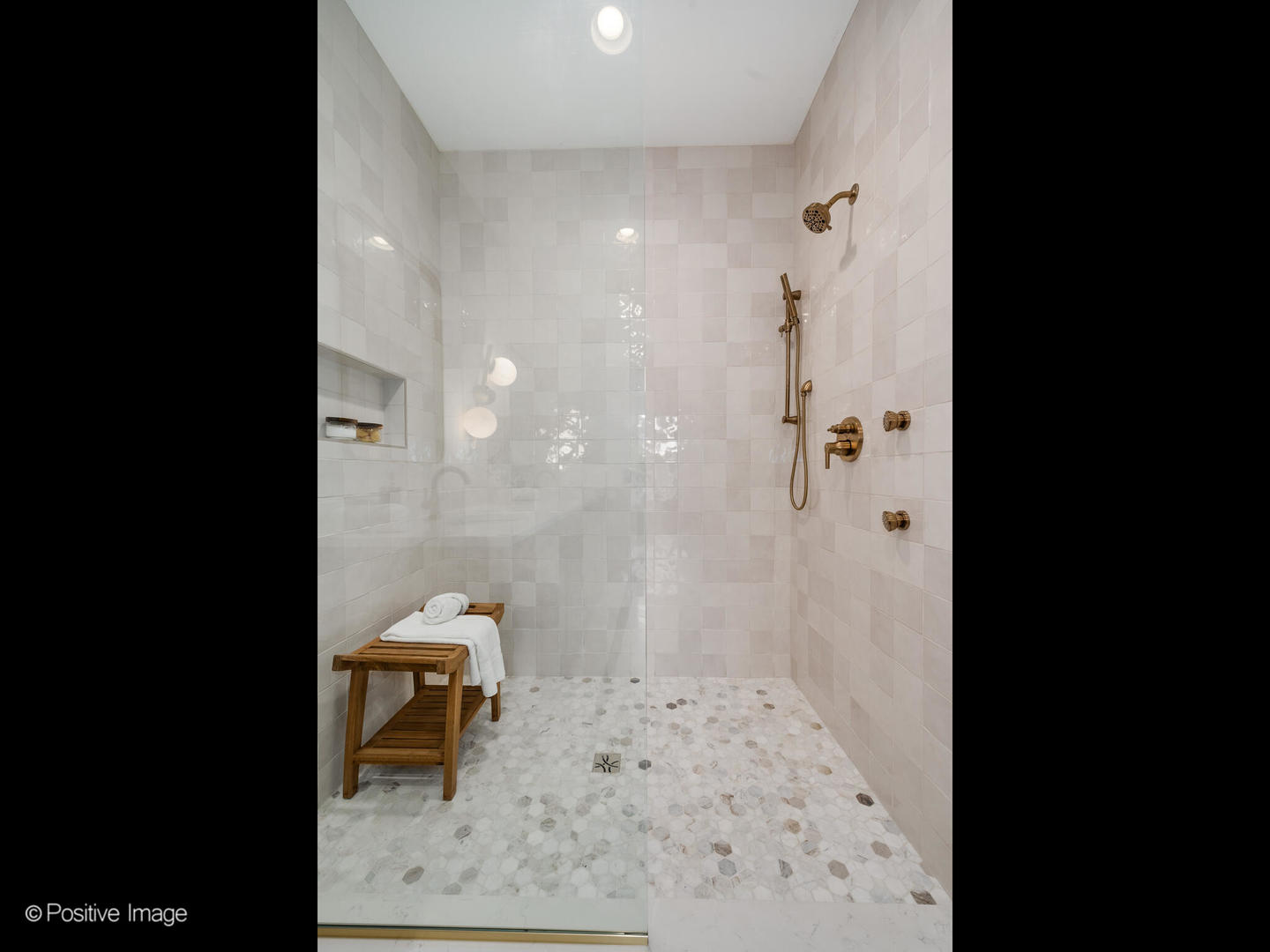 1938 N Sawyer Avenue Unit: 2