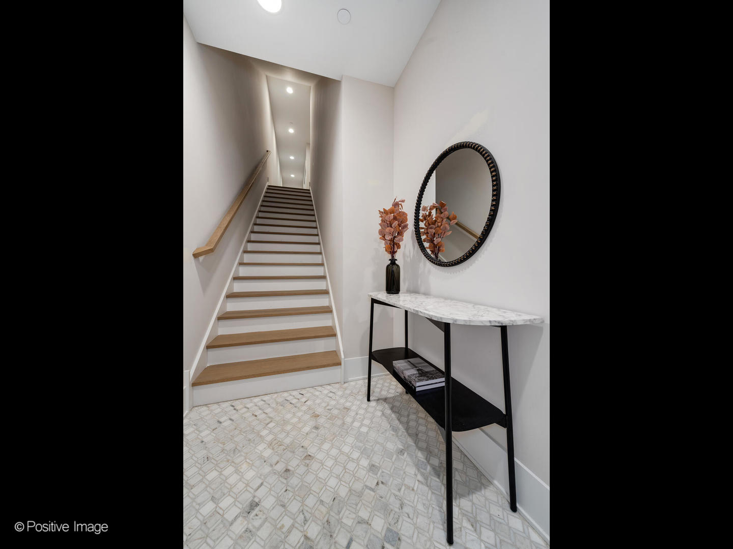 1938 N Sawyer Avenue Unit: 2