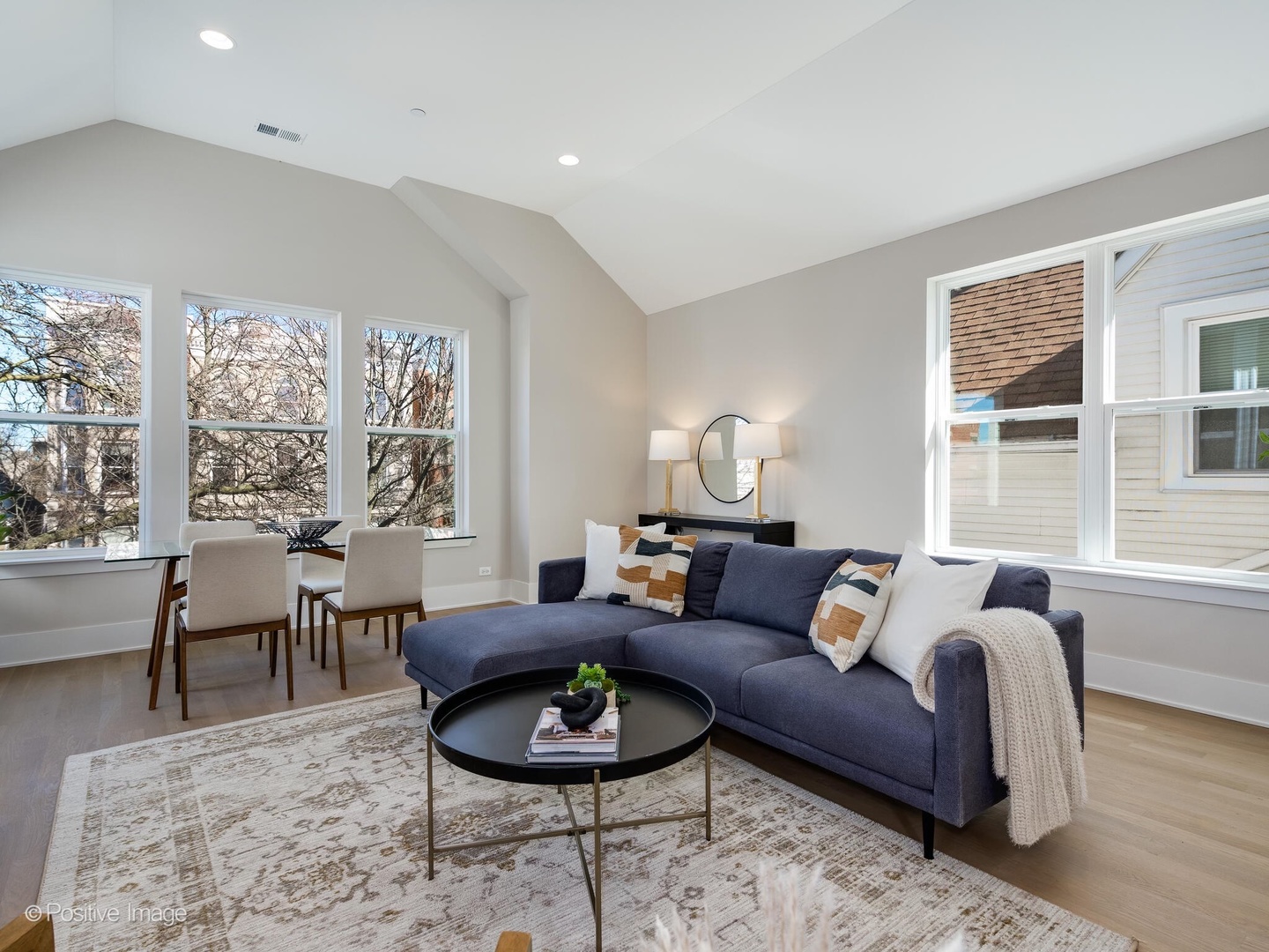 1938 N Sawyer Avenue Unit: 2