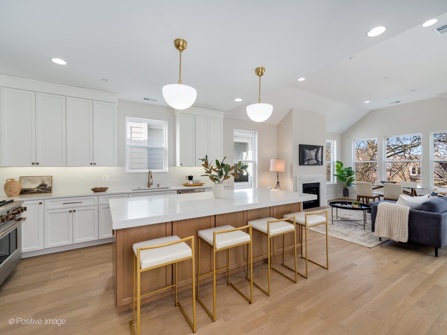 1938 N Sawyer Avenue Unit: 2
