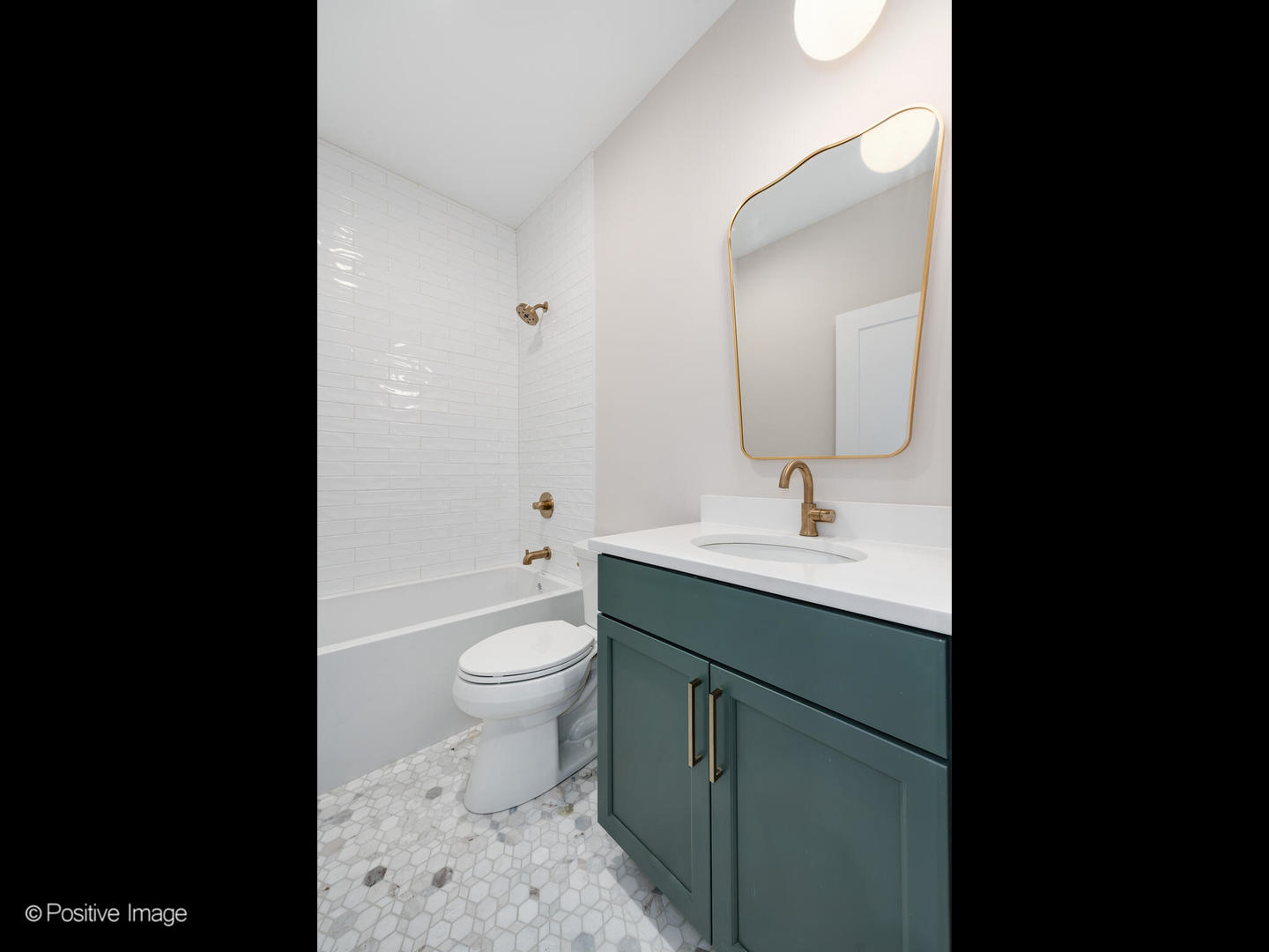 1938 N Sawyer Avenue Unit: 2