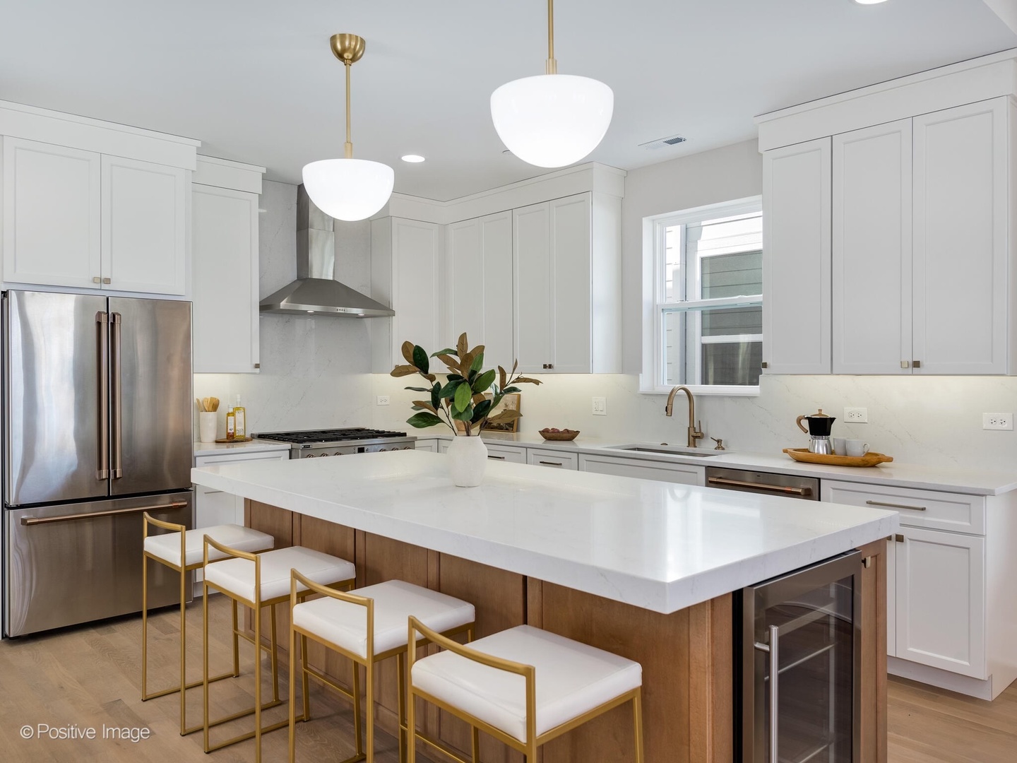 1938 N Sawyer Avenue Unit: 2