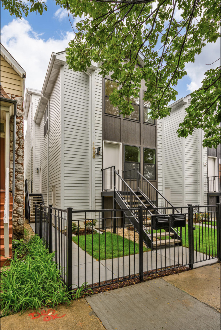 1938 N Sawyer Avenue Unit: 2