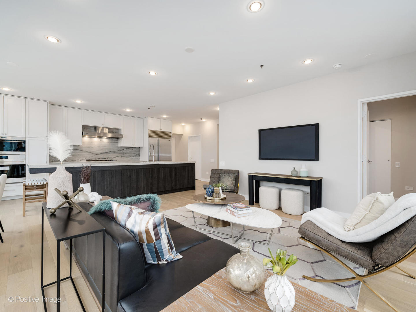510 W Erie Street Unit: 2402